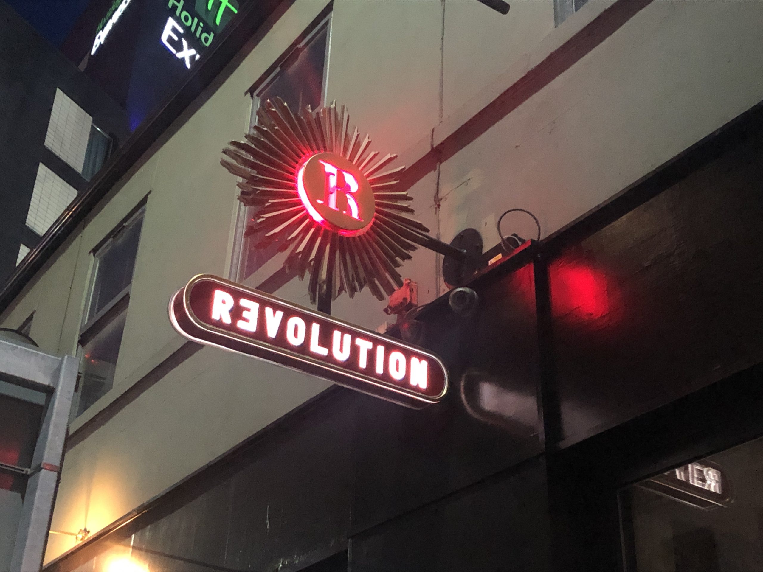 Revolution bar