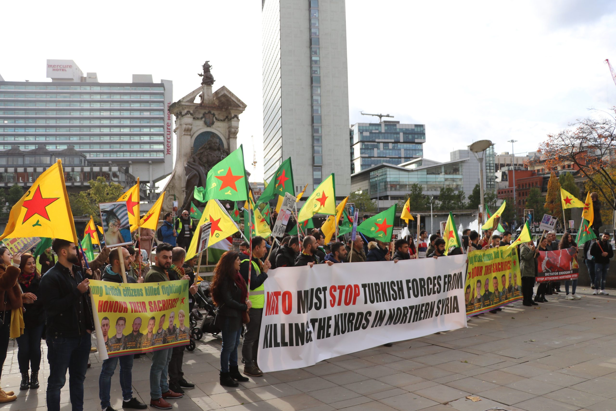 kurdish_protest_in_piccadilly_gardens