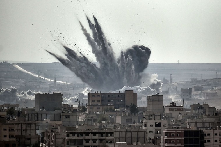 Explosion in Syria border town near Turkey - by Jordi Bernabeu Farrús