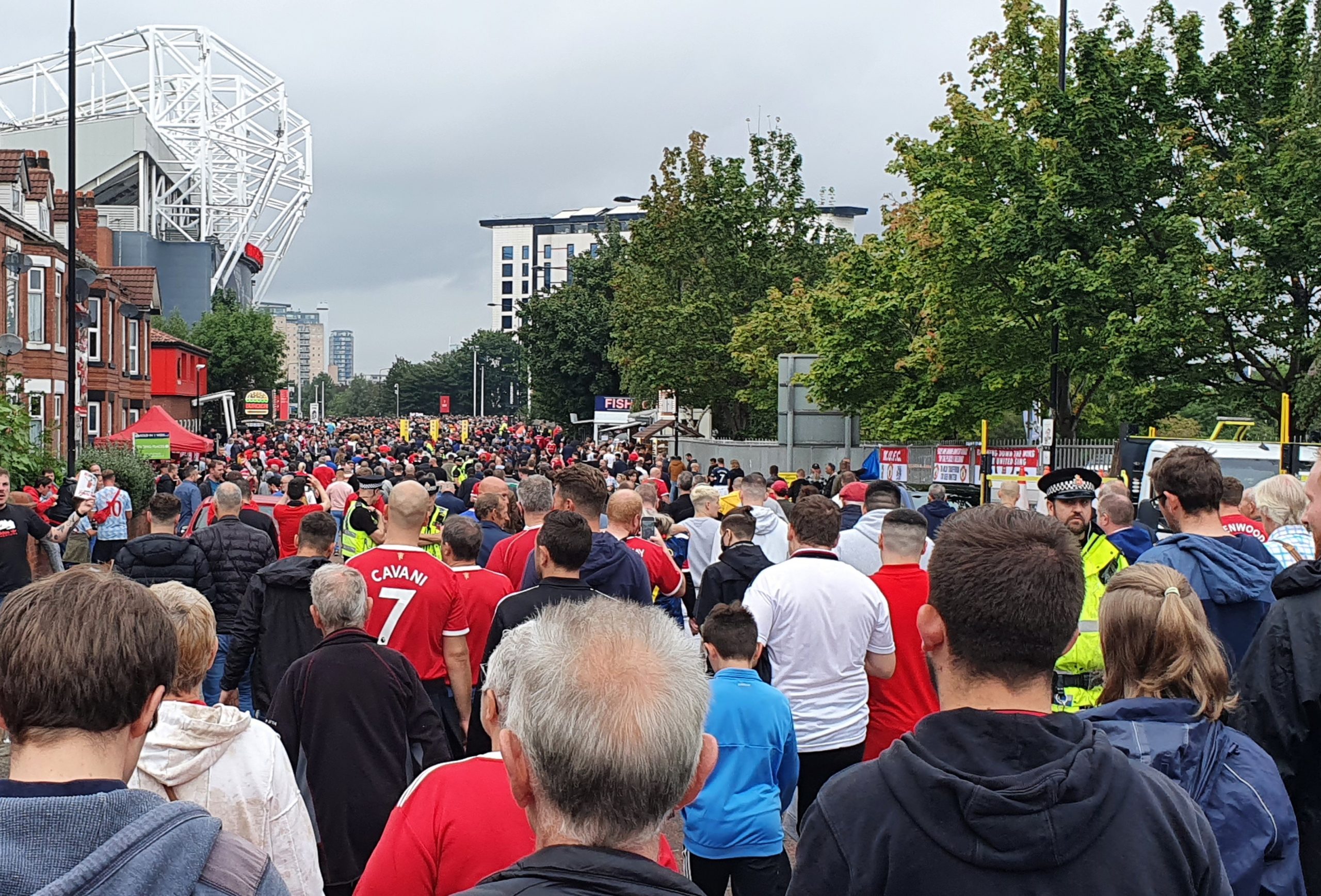 sports_fans_leaving_old_trafford_tram