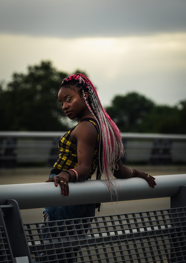 Black women with different colour extensions in her hair . All about fashion