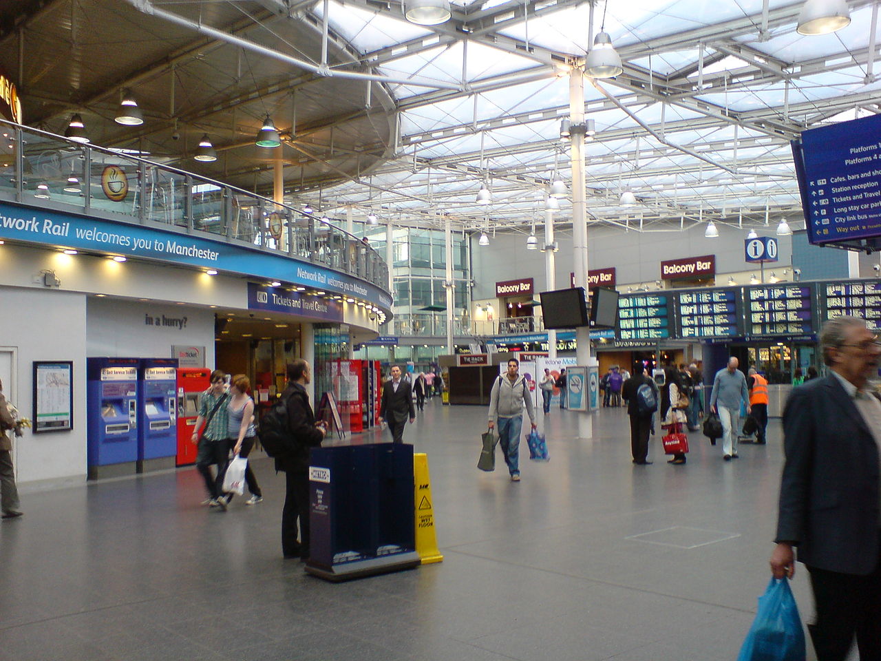 1280px-manchester_piccadilly_station_interior