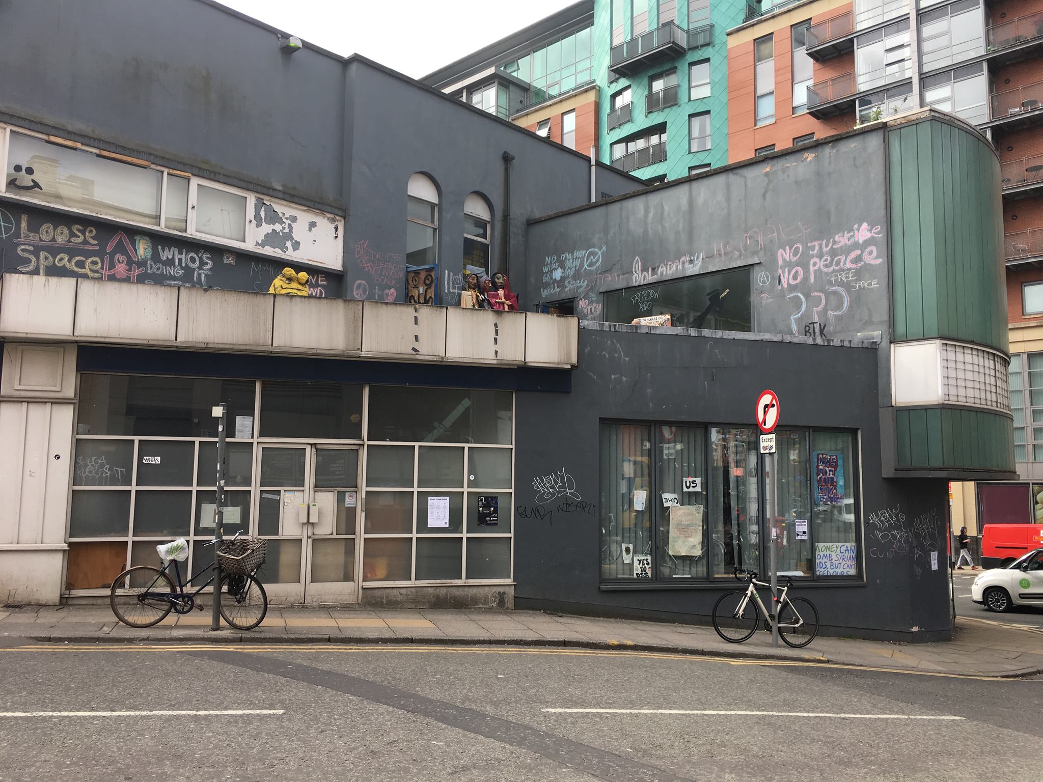 Cornerhouse Squat