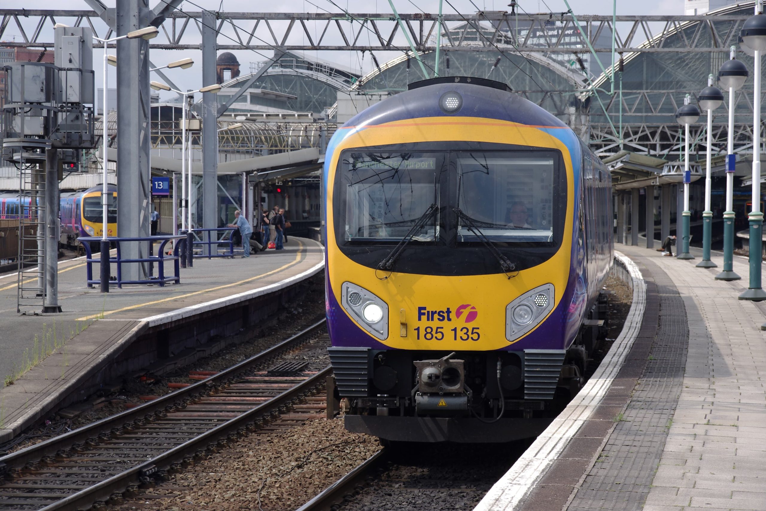 manchester_piccadilly_station_mmb_41_185135-min