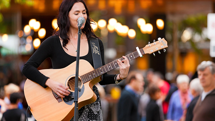 busking_wide