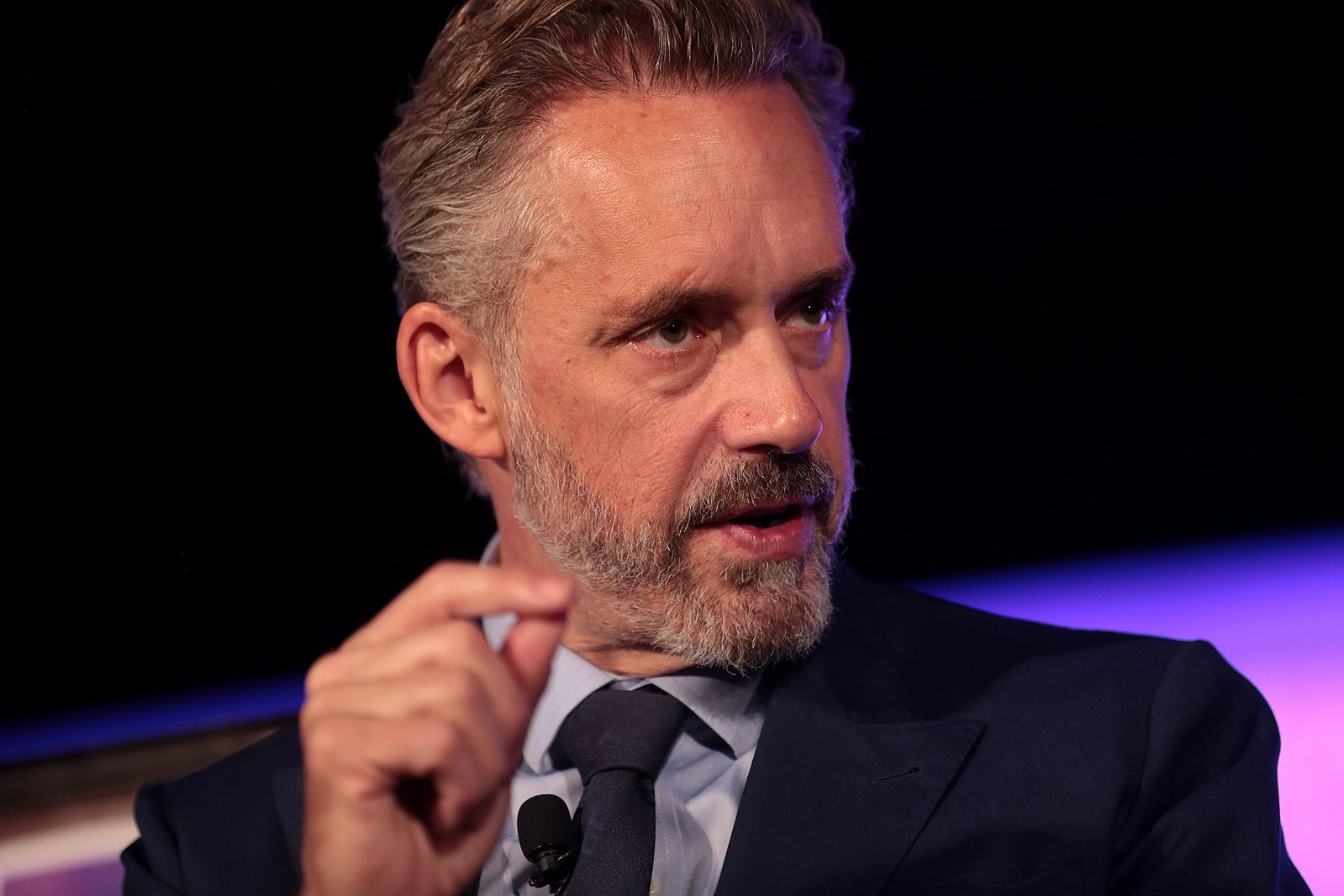 1599px-jordan_peterson_29055000698