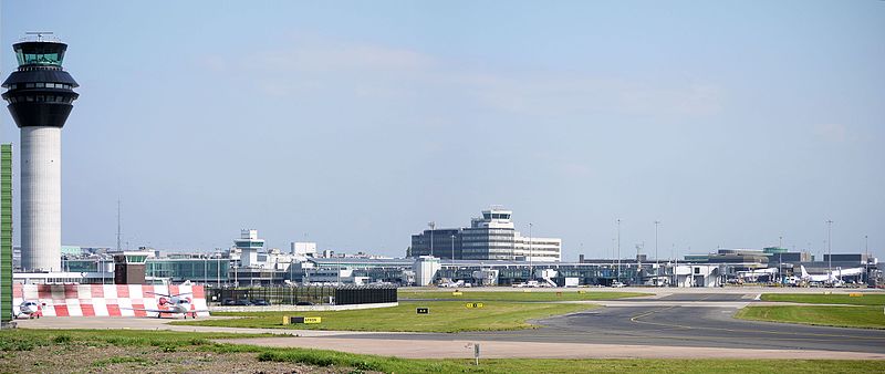 800px-manchester_airport_panorama_september_2014