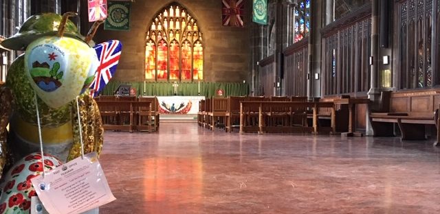 bee-member_in_the_regimental_chapel