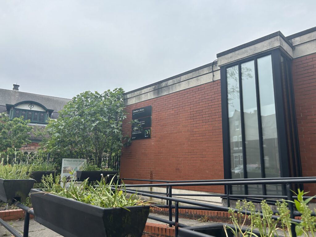 Chorlton library extension which remains open during the construction.