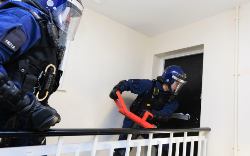 police officers breaking house in brinnington